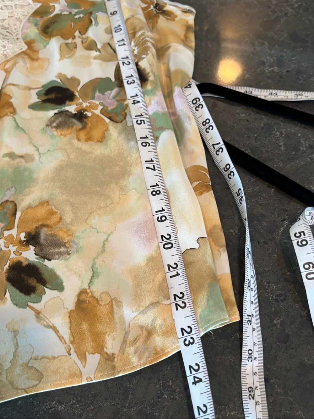 Silky Floral Lace V-Neck Tank Top - Beige/Green med Misty Top  6901 - Picture 6 of 7
